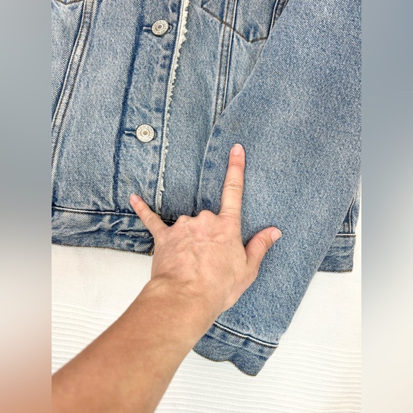 Abercrombie Fitch Sherpa-Lined Denim Jacket - Picture 10 of 11